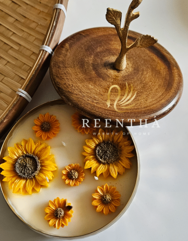 Daisy Urli With  Wooden Lid